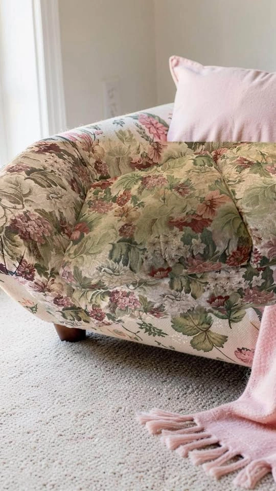 Charming Floral Love-seat! - photo 3
