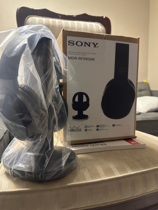 Sony RF Wireless Home Theater Headphones w/ Charging Dock - photo 5