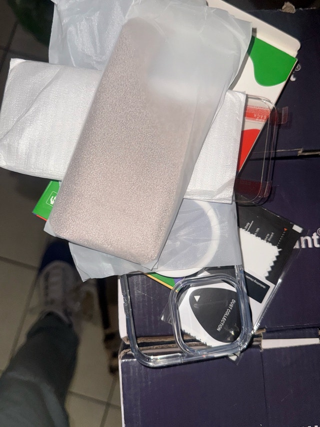 Clear MagSafe Case Bundle for iPhone 16 Pro - photo 2
