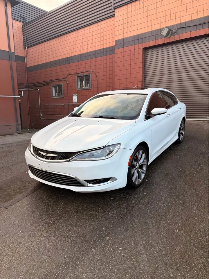 2016 Chrysler 200 FWD