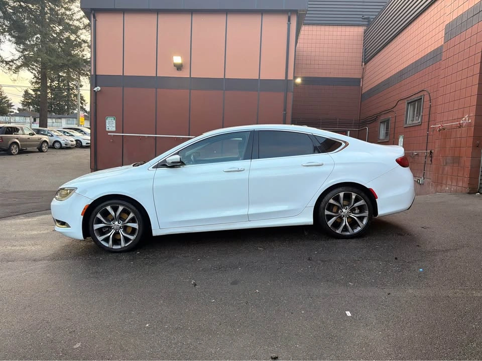 2016 Chrysler 200 FWD - photo 2
