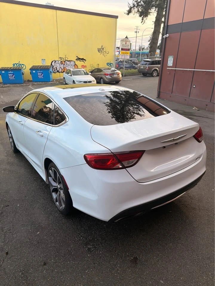 2016 Chrysler 200 FWD - photo 3