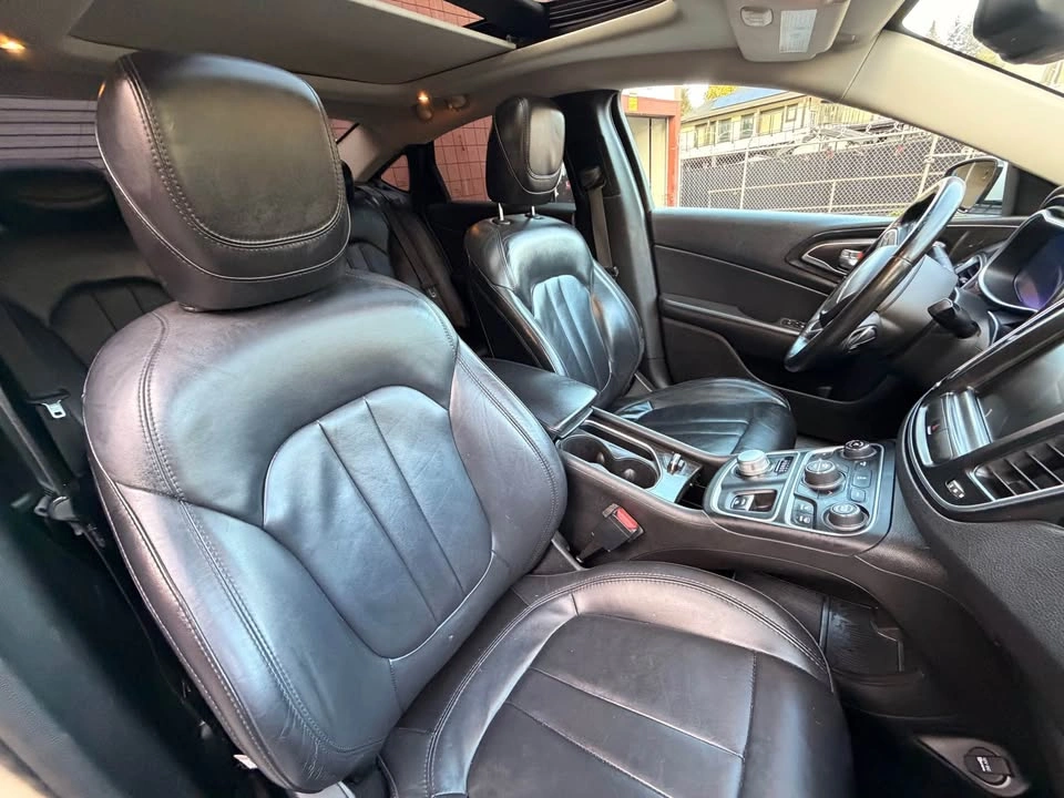 2016 Chrysler 200 FWD - photo 5