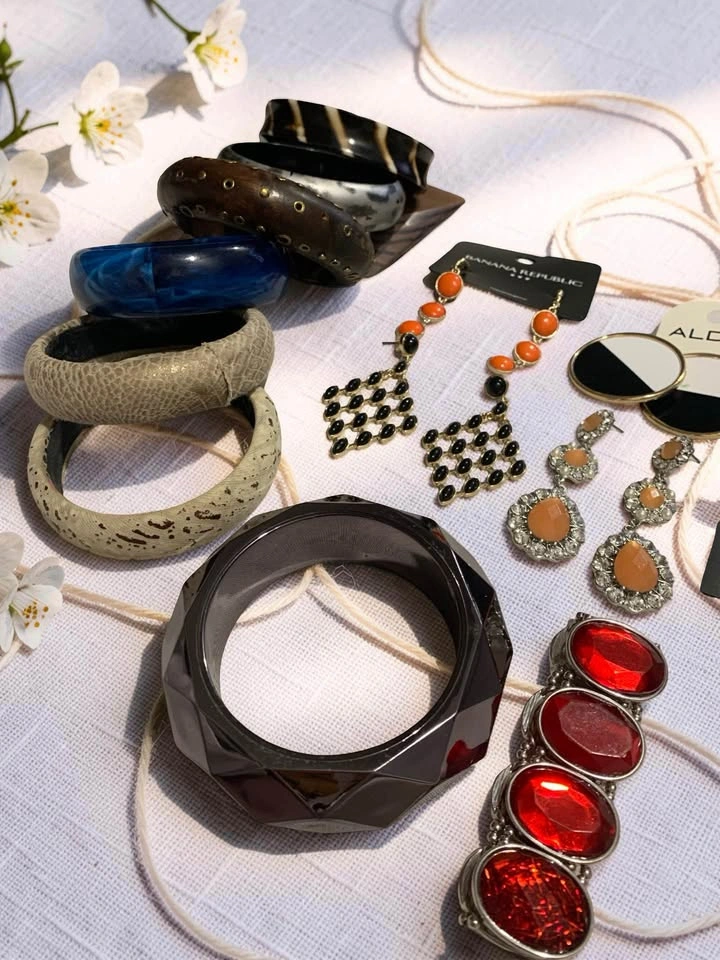 Mixed Jewelry Lot - Banana Republic ALDO Expression Earrings Bra - photo 2
