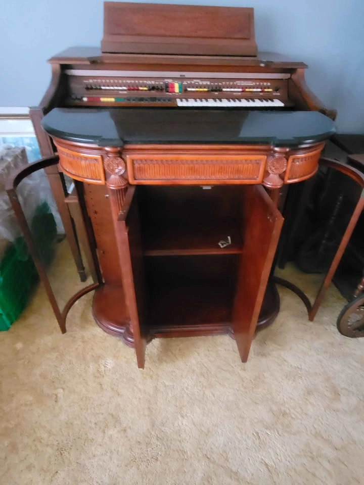Bombay Company Accent Cabinet - photo 3