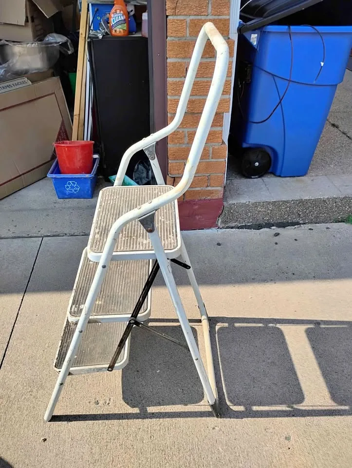 Step ladder thumbnail