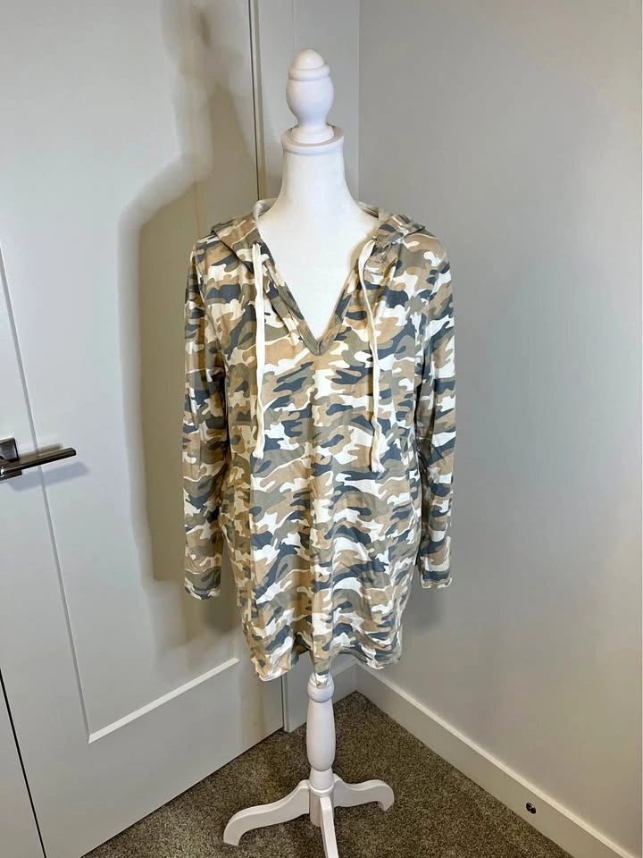 MISS LOVE Camo Hooded Pullover - Size M