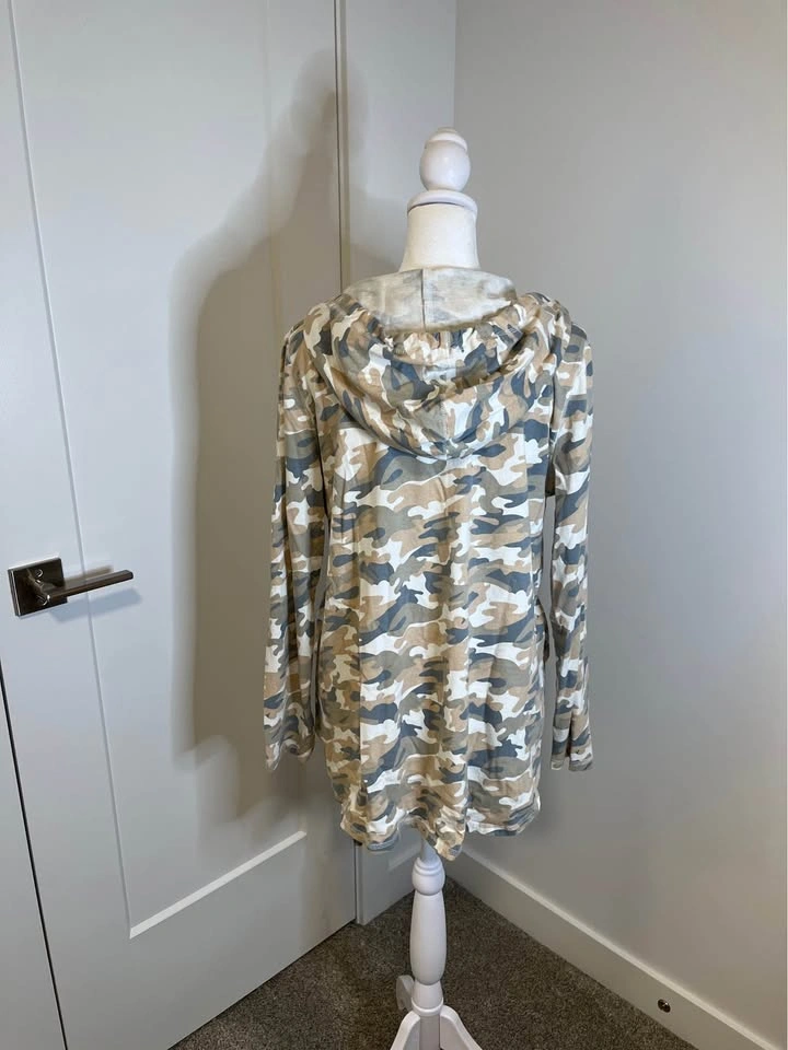 MISS LOVE Camo Hooded Pullover - Size M - photo 2