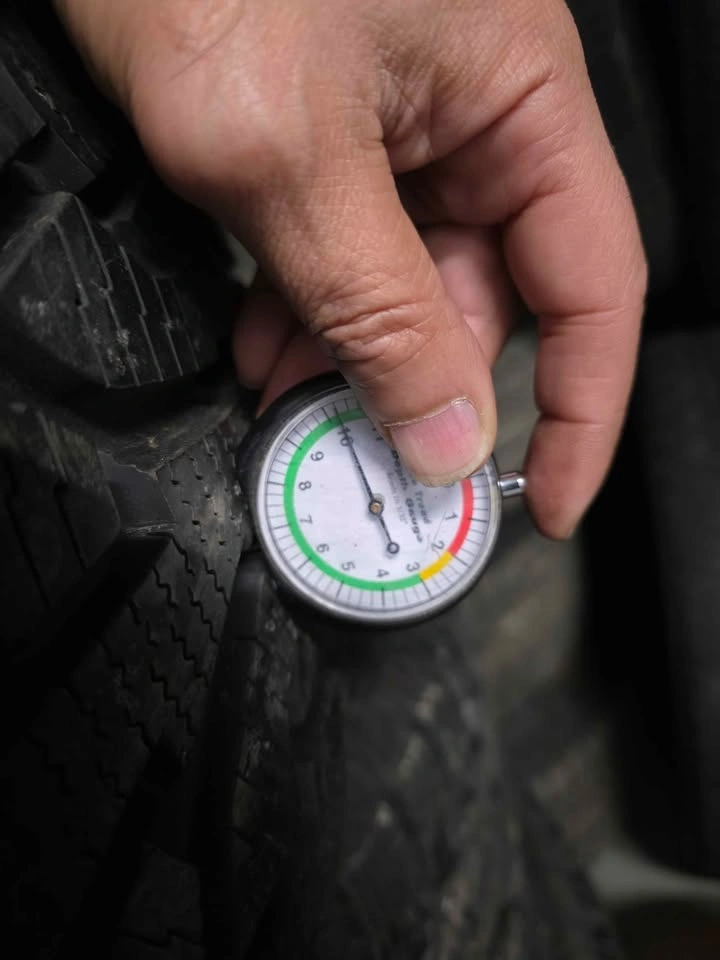 Hankook ipike 265/70R16 Snow Tires - photo 3