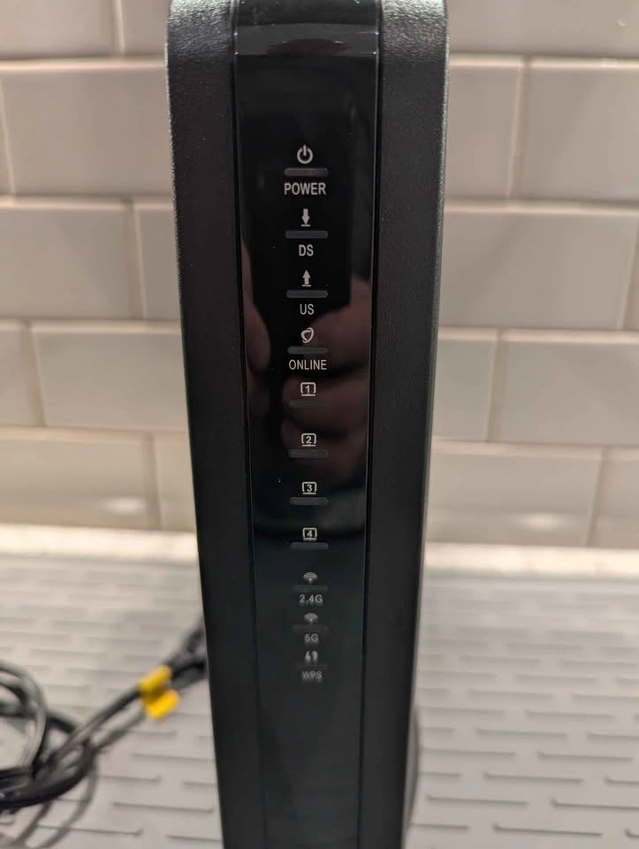 Technicolor DPC3848V Dual-Band Wi-Fi Cable Modem Router - photo 2
