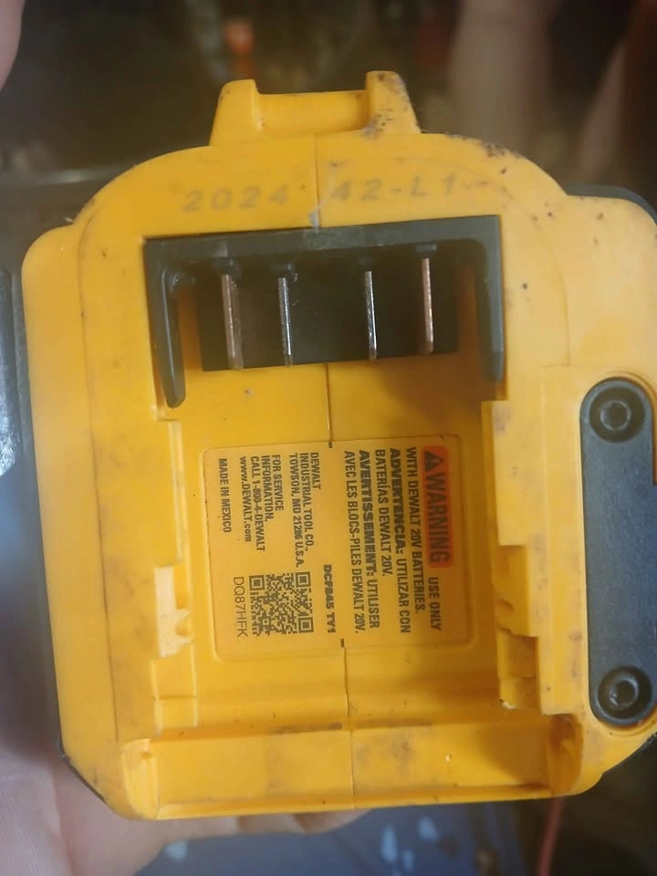 Dewalt XR and Power Stack Battery - photo 3