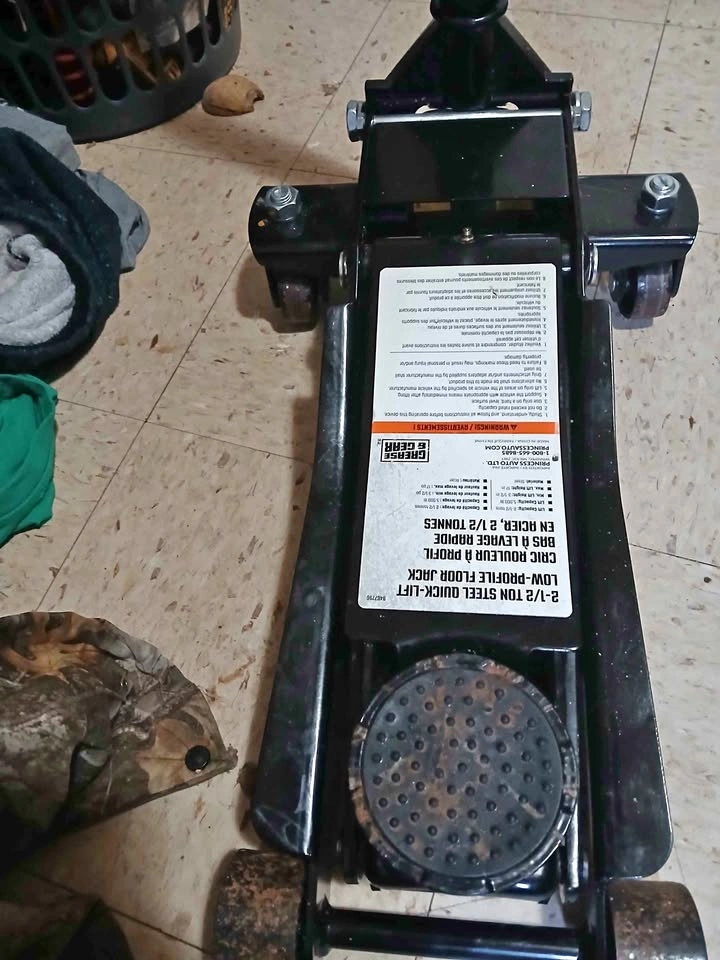 Floor jack 2 1/2 ton