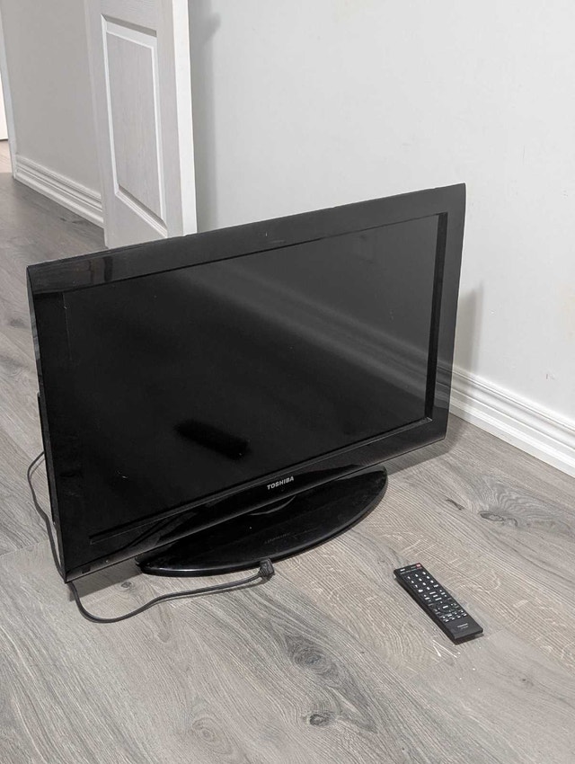 Toshiba 32C120U 32-inch LCD TV