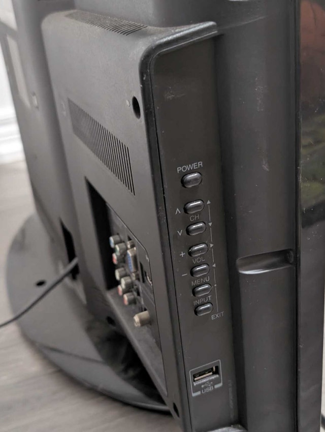 Toshiba 32C120U 32-inch LCD TV - photo 2