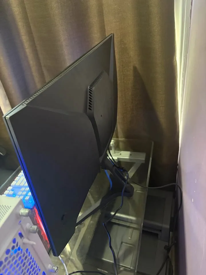 180hz 1440p monitor (brand new) image indicator(6)