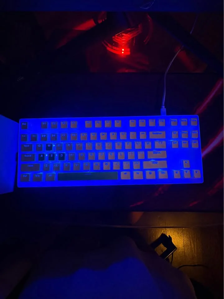 Womier K87 mechanical gaming keyboard (like new) +Extras image indicator(2)