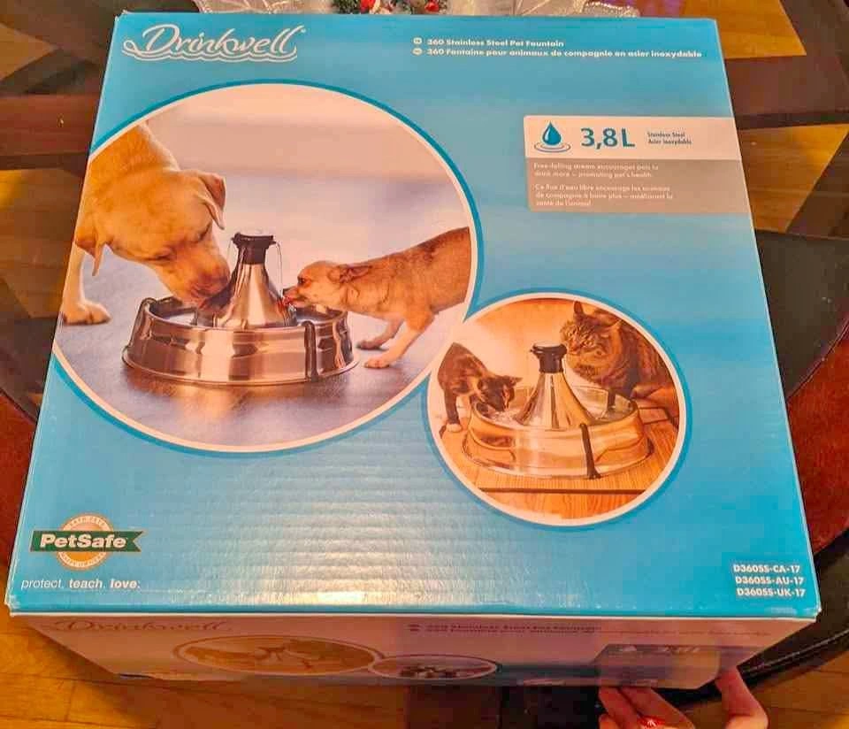 Pet drinking fountain