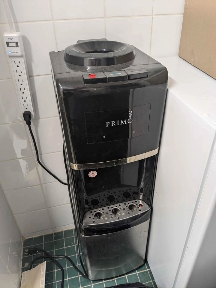 Primo top-loading hot and cold water dispenser