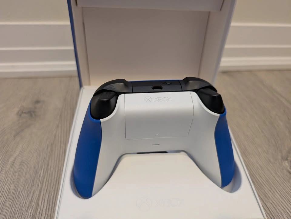 Xbox Controller & Dock - photo 5