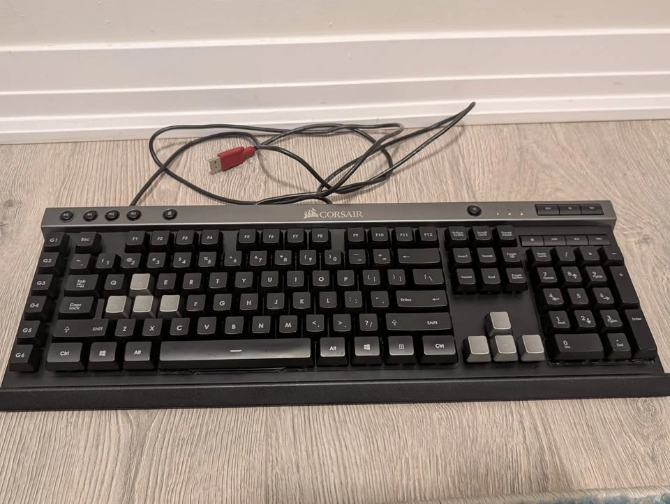 Corsair K40 Keyboard & Logitech G502 Mouse Set - photo 4