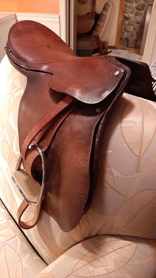 Antique English Saddle - photo 2