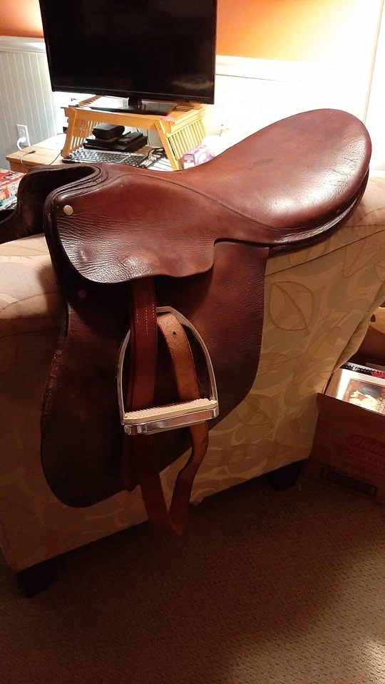 Antique English Saddle - photo 3