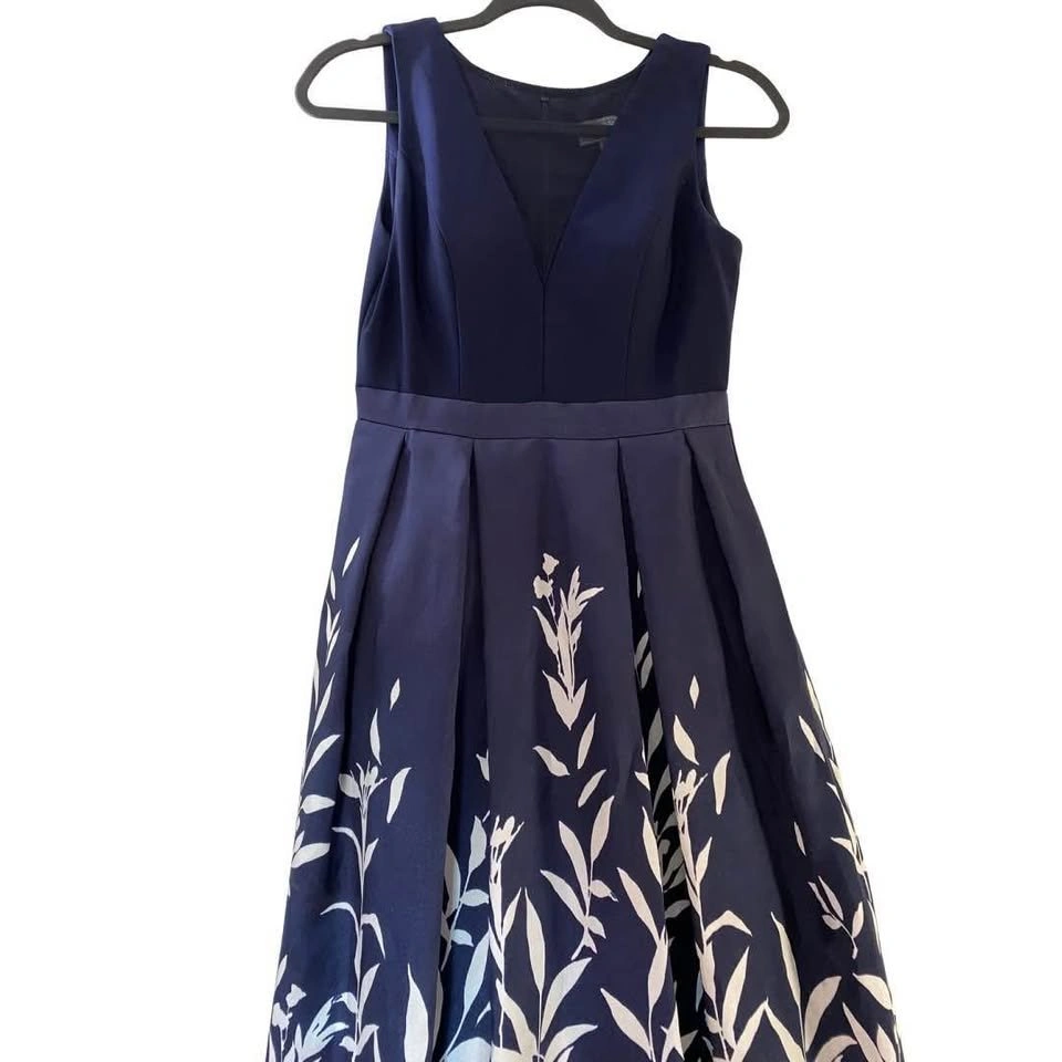 Laura Petite Long Formal Dress Size 2 (Perfect for Prom!) - photo 3