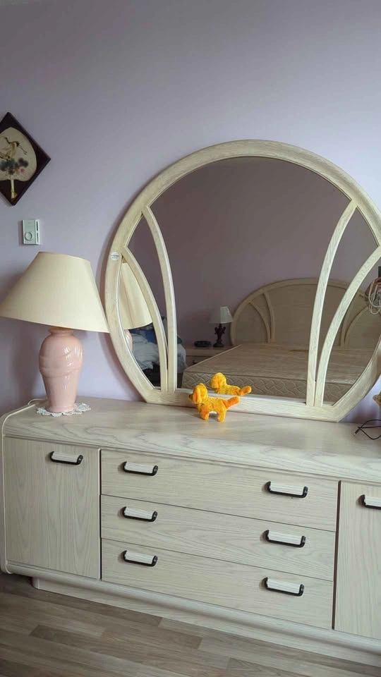 5-Piece Bedroom Set - Good Condition - photo 2