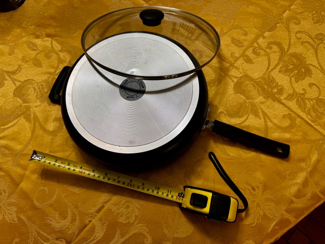 Large Frying Pan with Lid
