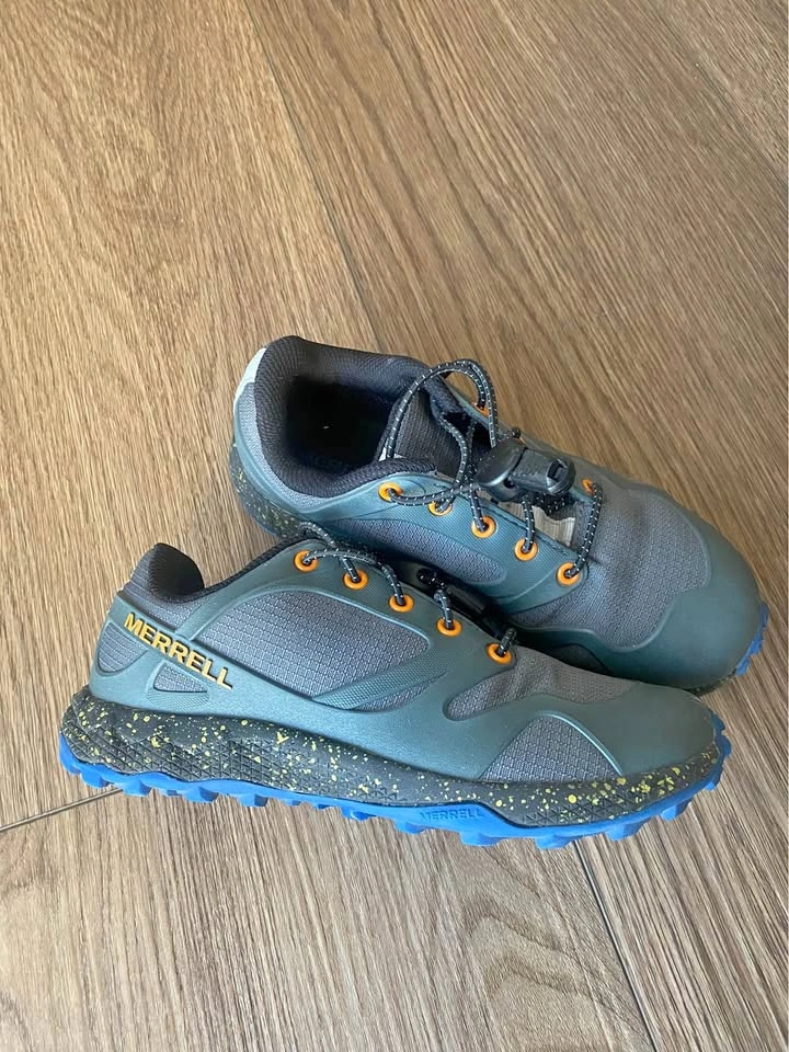 Boys shoes Merrell size 1