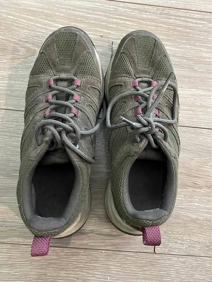 Women’s Sports Shoes thumbnail