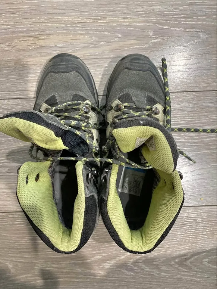 Women shoes thumbnail