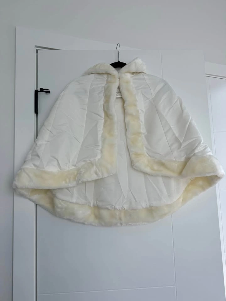 David’s Bridal Wedding Faux Fur Cape - Small