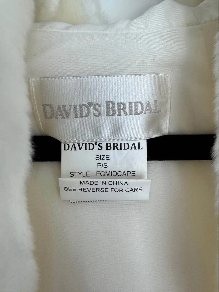 David’s Bridal Wedding Faux Fur Cape - Small - photo 3