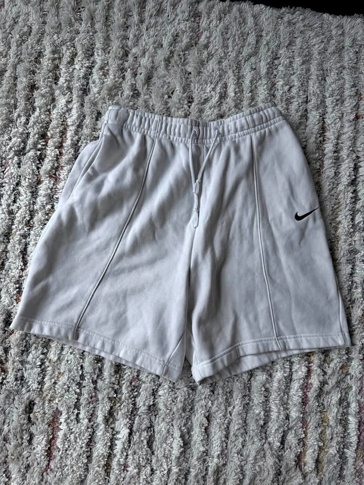 Vintage Nike Shorts - size S - White