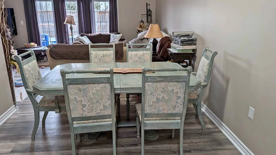 Dining Room Set - Unique Color, 6 Chairs, Extendable