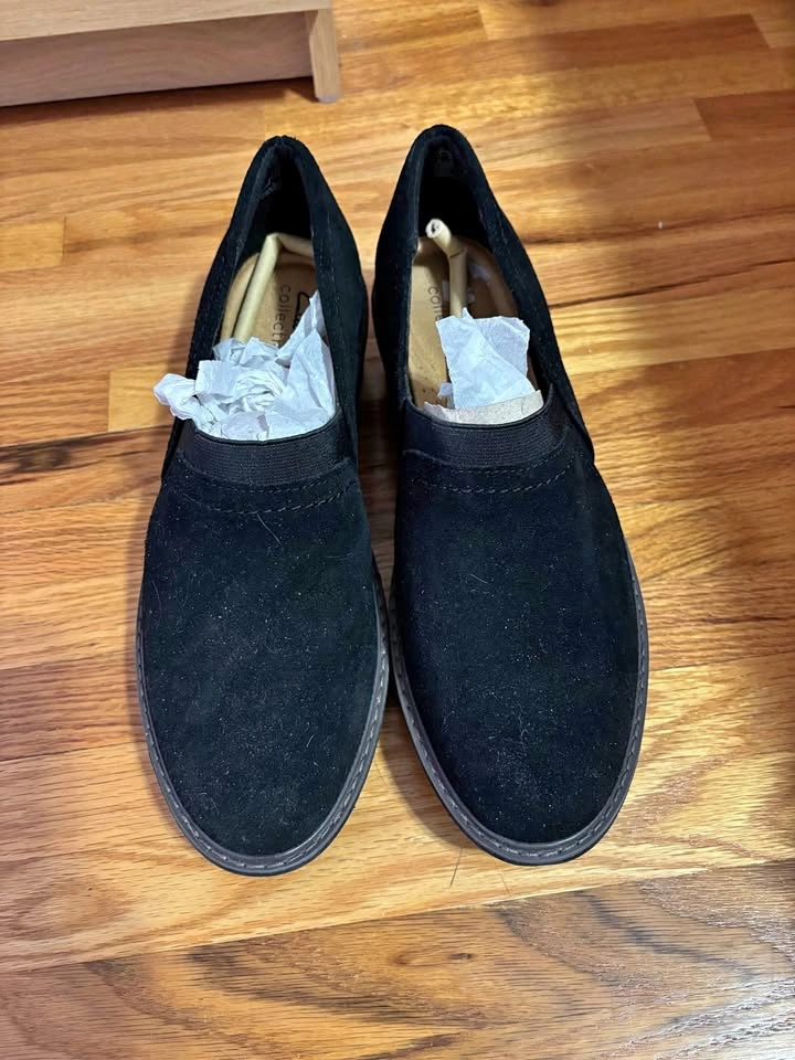 Clarks Size 9 Black Suede Loafers