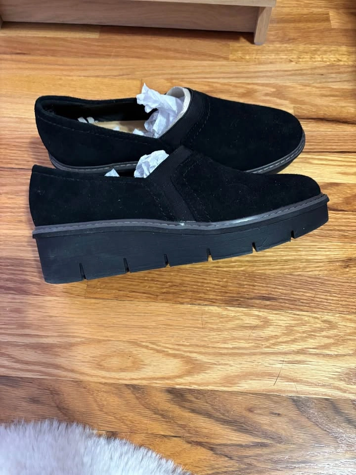 Clarks Size 9 Black Suede Loafers - photo 2