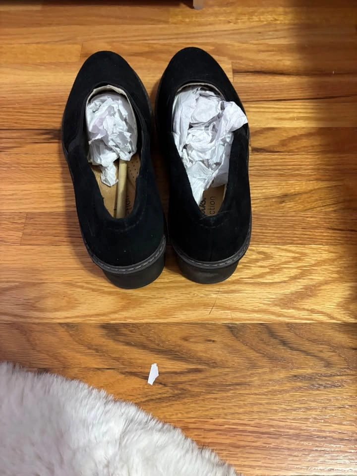 Clarks Size 9 Black Suede Loafers - photo 3