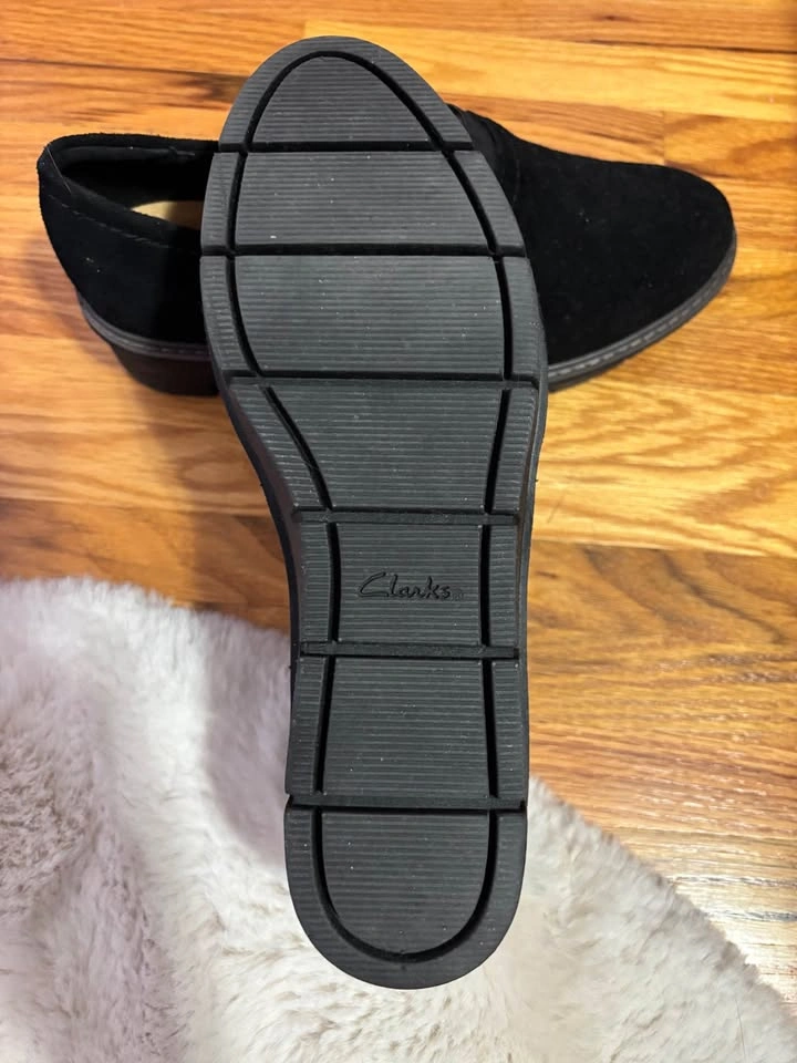 Clarks Size 9 Black Suede Loafers - photo 4