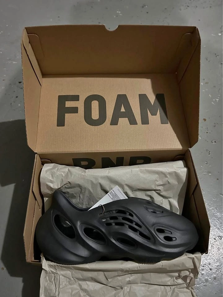 adidas Yeezy Foam RNNR Onyx