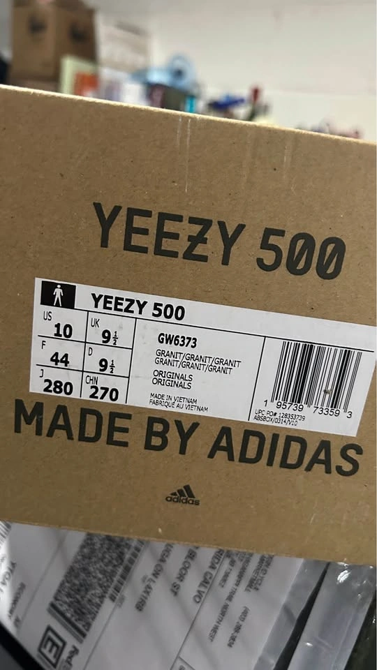 Adidas Yeezy 500 - photo 2
