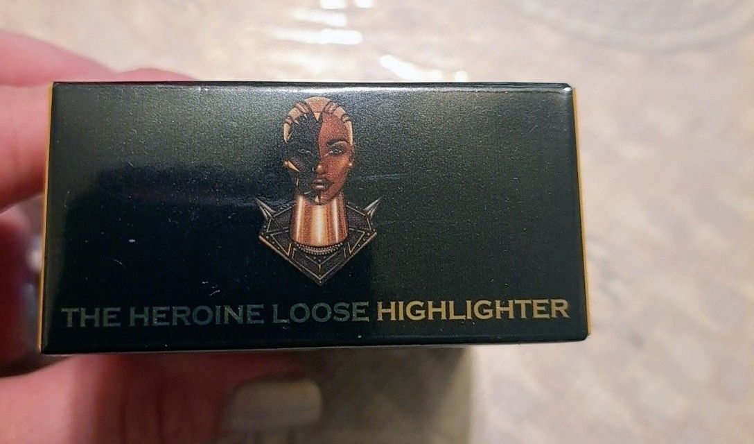 Juvia's Place The Heroine Loose Highlighter - Black and Gold - photo 2