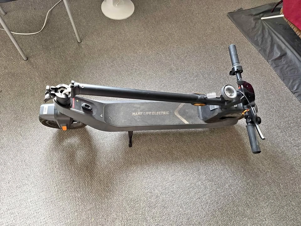 NIU KQi2 Pro Electric Scooter – Like New (2 Available)