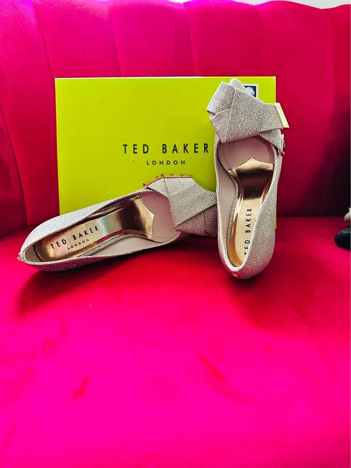 Ted Baker Flats – Gold Bow, Like New