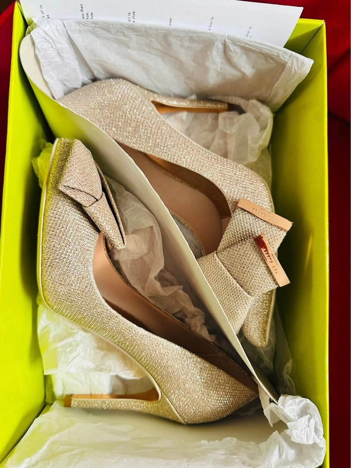Ted Baker Flats – Gold Bow, Like New - photo 5