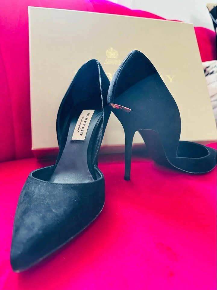 MUST GO_Burberry Black Heels – Classic Pointed Toe - photo 2