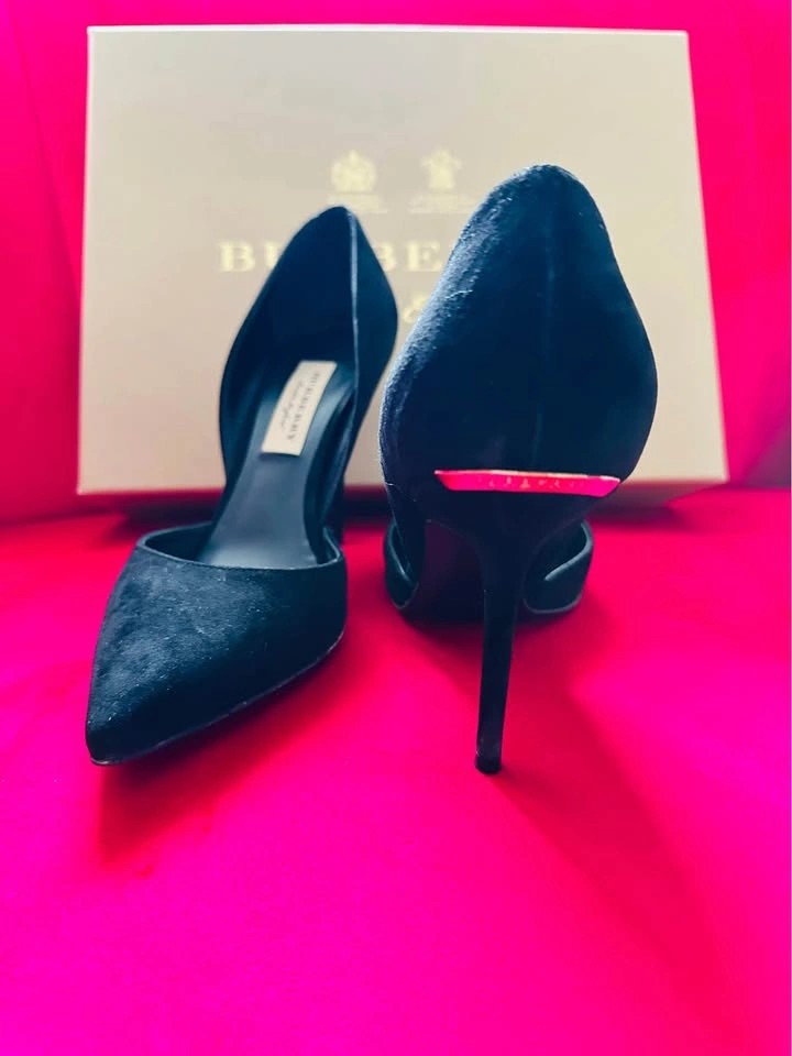MUST GO_Burberry Black Heels – Classic Pointed Toe - photo 3