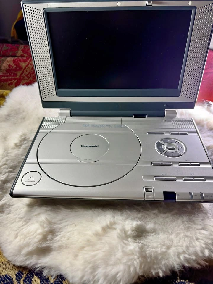 Portable DVD Player 8.4” Screen w/ Remote & Car Kit