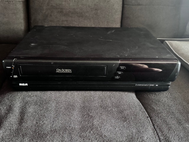RCA VCR VIDEO CASSETTE PLAYER